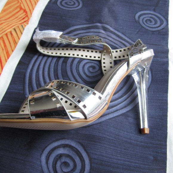 Cape Robbin Glory-1 Silver Crossover Sandal - Picture 1 of 14